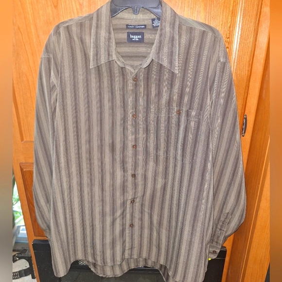 Haggar Men's Tan Striped Button Down Shirt In A Size XL. Outdoor, Active, Winter - Picture 1 of 7